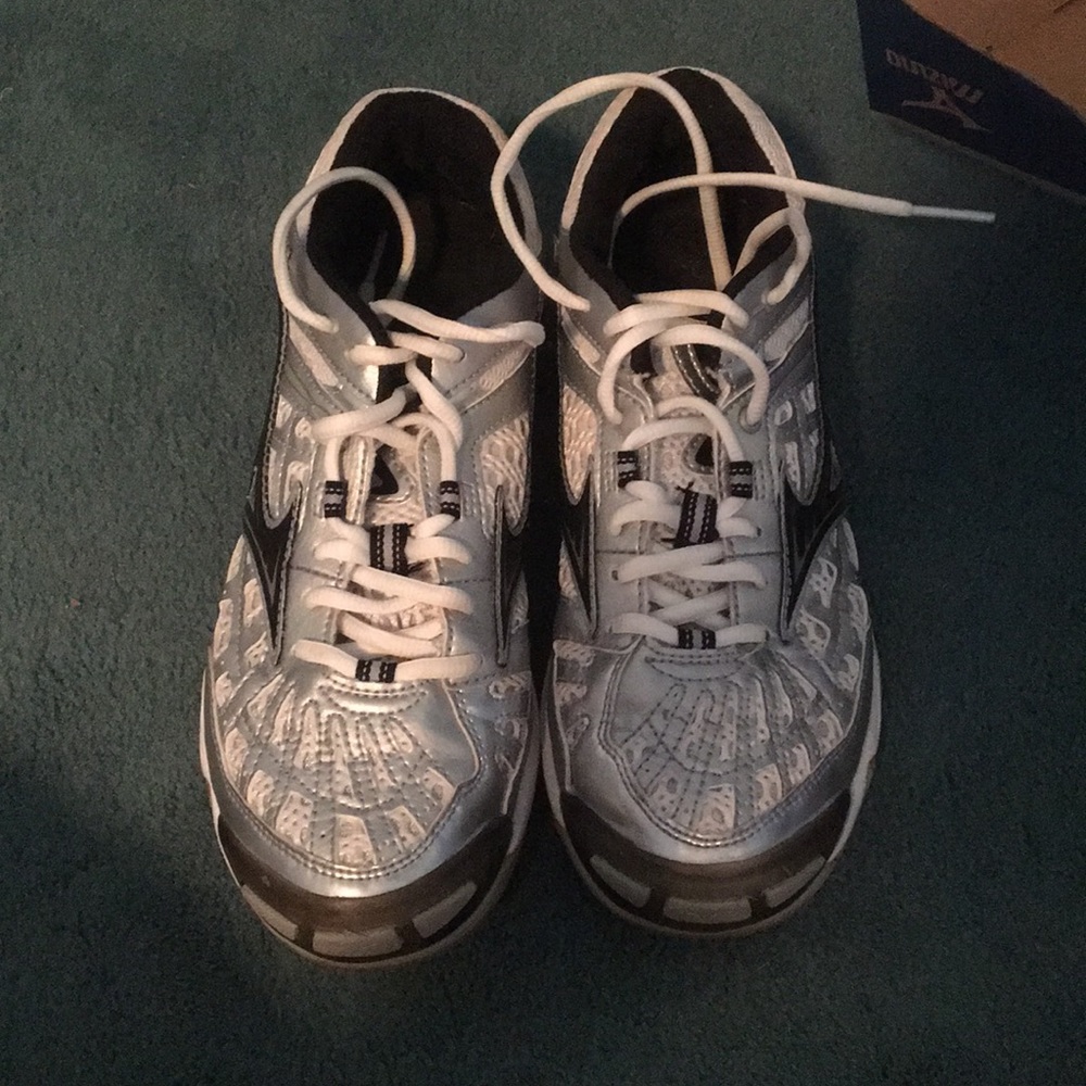 Volleyball shoes
